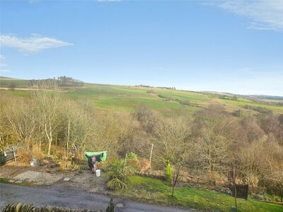 2 bedroom Mid Terrace House for sale