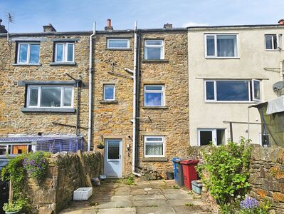 High Street, 2 bedroom Mid Terrace House for sale, &pound;190,000