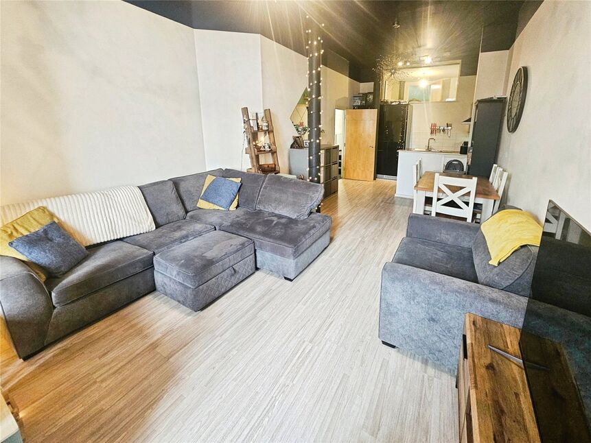 Open Plan Living Room & Kitchen