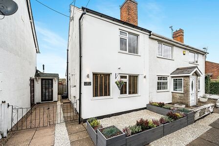 Woodrow Lane, 2 bedroom Semi Detached House to rent, £1,000 pcm