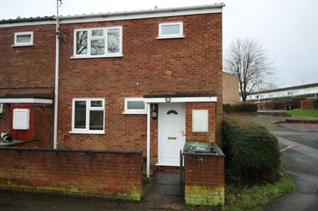 3 bedroom Mid Terrace House to rent