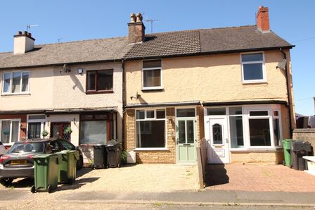 2 bedroom Mid Terrace House to rent