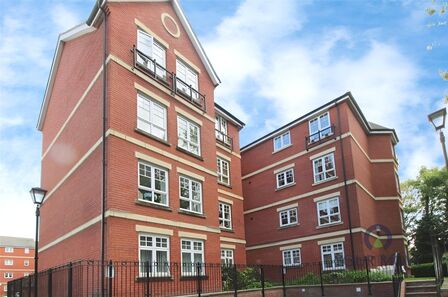 St. Peters Close, 2 bedroom  Flat to rent, £875 pcm
