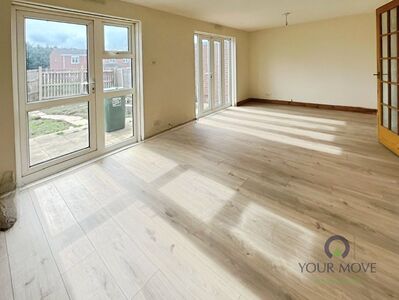 3 bedroom Mid Terrace House to rent