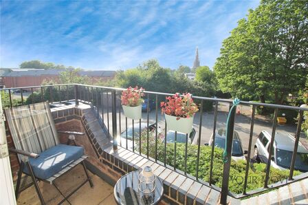 Ednall Lane, 1 bedroom  Flat for sale, £90,000