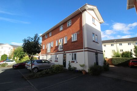 2 bedroom  Flat to rent