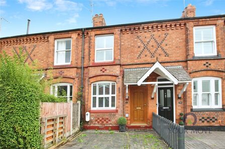 2 bedroom Mid Terrace House for sale