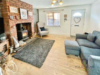 2 bedroom Mid Terrace House for sale