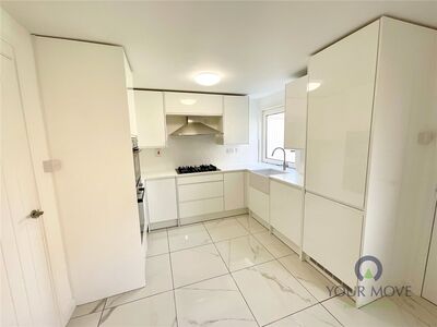 3 bedroom Mid Terrace House for sale