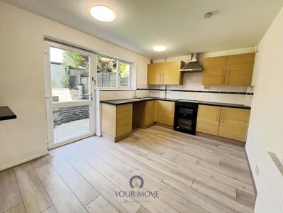 3 bedroom Mid Terrace House to rent