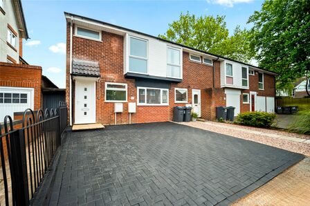 Grove Avenue, 3 bedroom End Terrace House for sale, £350,000