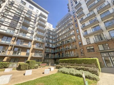 Seven Sea Gardens, 1 bedroom Flat to rent, &pound;1,800 pcm