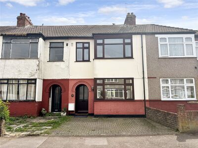 James Avenue, 3 bedroom Mid Terrace House to rent, £1,950 pcm