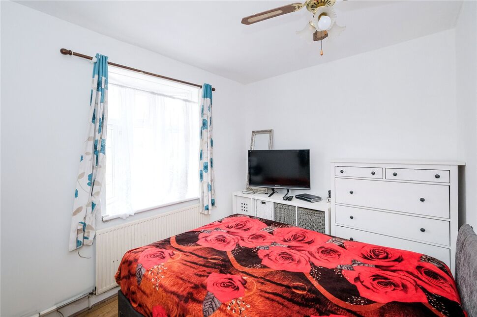 2 bedroom Mid Terrace House for sale, Winterbourne Road, RM8 £350,000