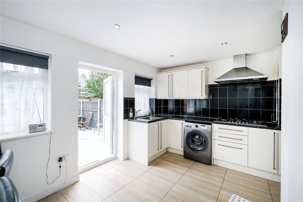 2 bedroom Mid Terrace House for sale, Winterbourne Road, RM8 £350,000