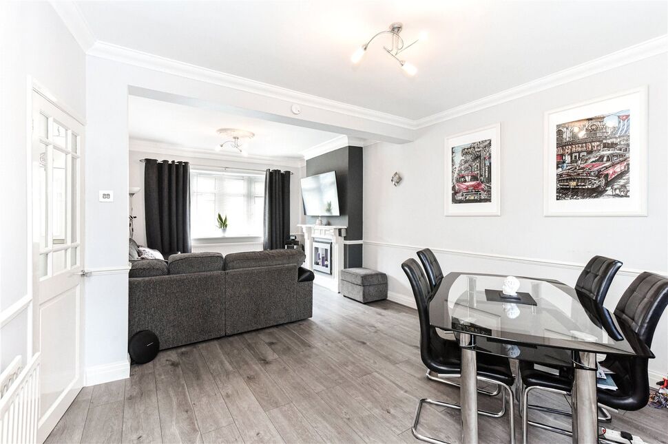 2 bedroom Mid Terrace House for sale, Heath Road, Chadwell Heath, RM6 £390,000