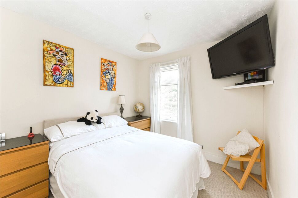 2 bedroom Mid Terrace House for sale, Heath Road, Chadwell Heath, RM6 £390,000