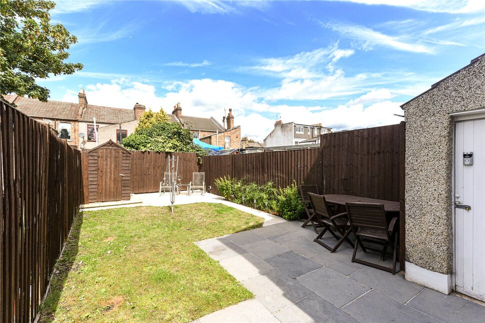 2 bedroom Mid Terrace House for sale, Heath Road, Chadwell Heath, RM6