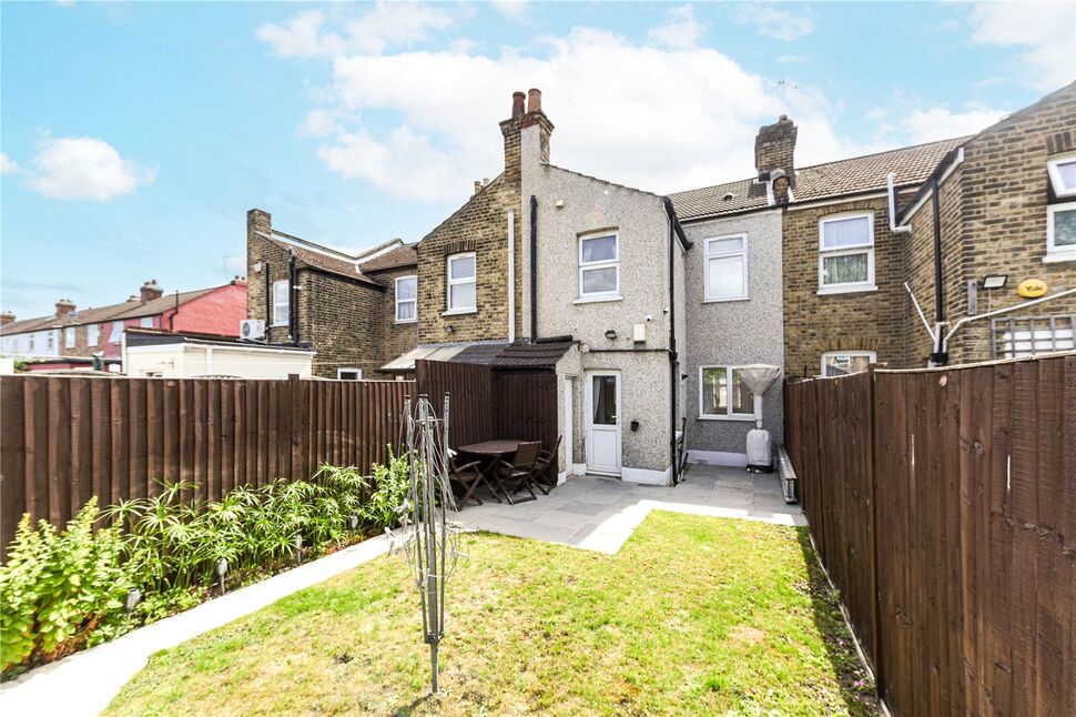 2 bedroom Mid Terrace House for sale, Heath Road, Chadwell Heath, RM6 £390,000