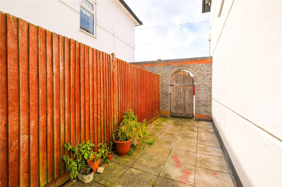 3 bedroom End Terrace House for sale, Aylmer Road, RM8 £350,000