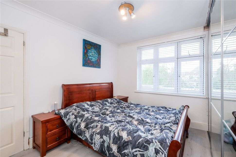 3 Bedroom End Terrace House For Sale The Chase Chadwell Heath Rm6 £425000