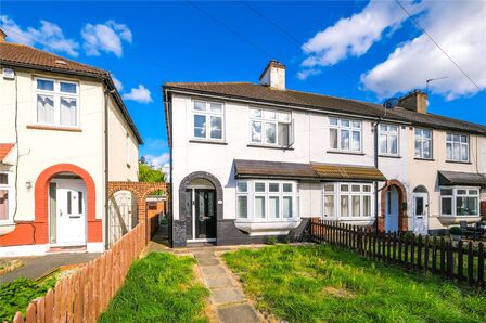 The Chase, 3 bedroom End Terrace House for sale, £425,000