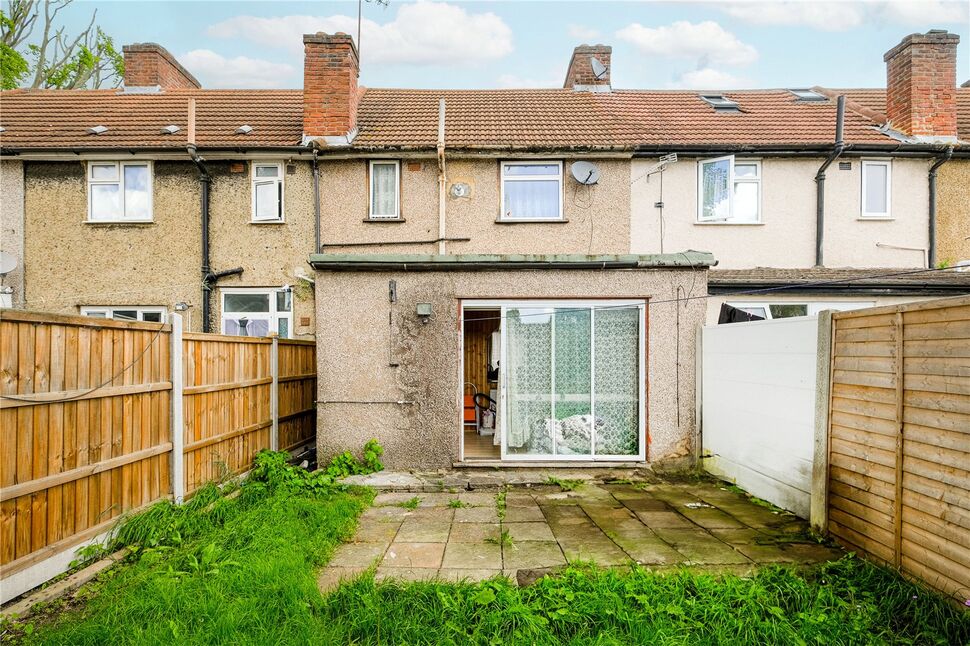 2 bedroom Mid Terrace House for sale, Donne Road, Dagenham, RM8 £350,000