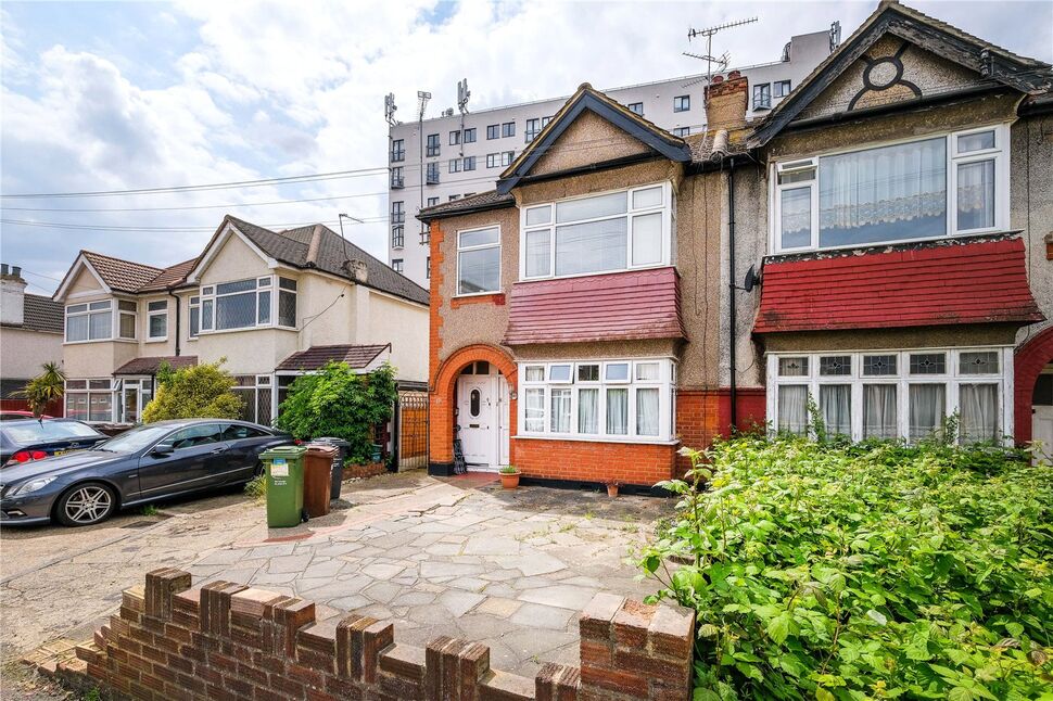 Main image of 1 bedroom  Flat for sale, Tenby Close, Chadwell Heath, RM6