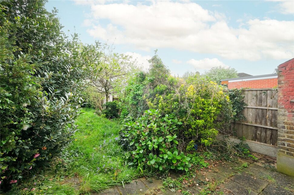 3 bedroom Mid Terrace House for sale, South Park Drive, Seven Kings