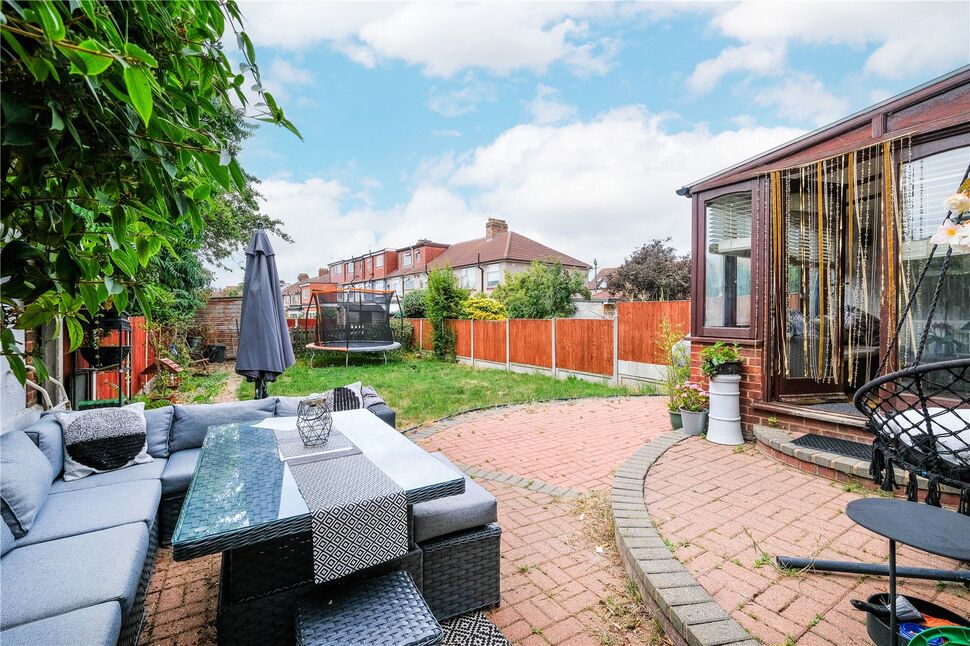 3 bedroom End Terrace House for sale, Mayesford Road, Chadwell Heath