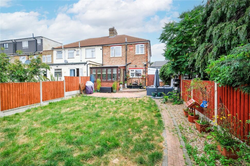 3 bedroom End Terrace House for sale, Mayesford Road, Chadwell Heath
