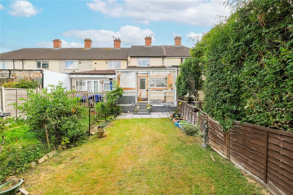 2 bedroom Mid Terrace House for sale, Oval Road North, Dagenham, RM10