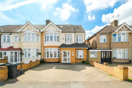 5 bedroom Mid Terrace House for sale