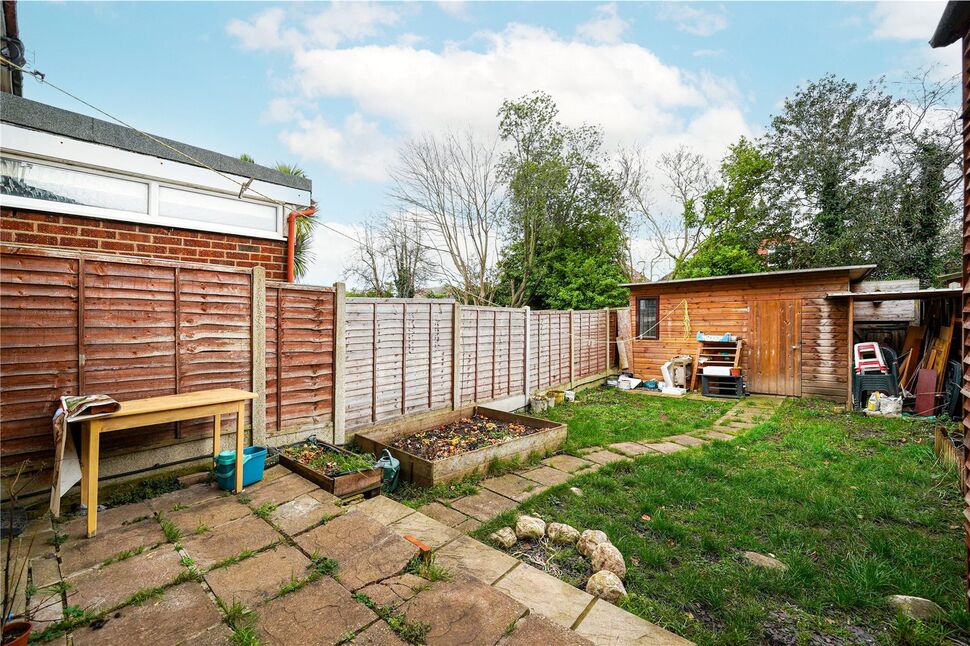 3 bedroom Mid Terrace House for sale, Havering Gardens, Chadwell Heath