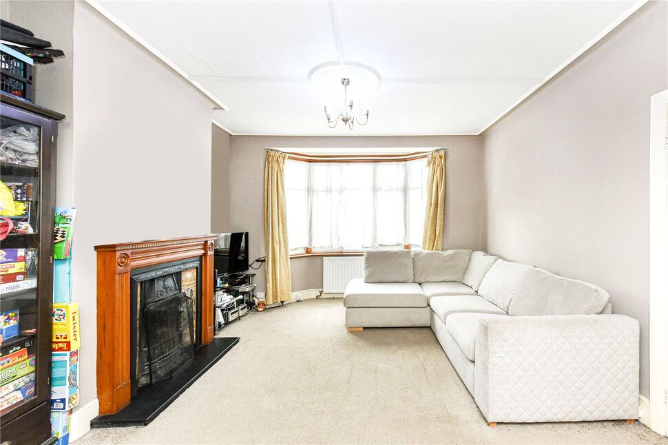 3 bedroom Mid Terrace House for sale, Ashton Gardens, Chadwell Heath