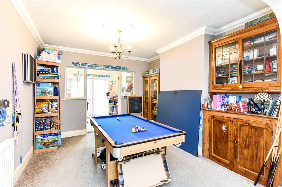 3 bedroom Mid Terrace House for sale, Ashton Gardens, Chadwell Heath