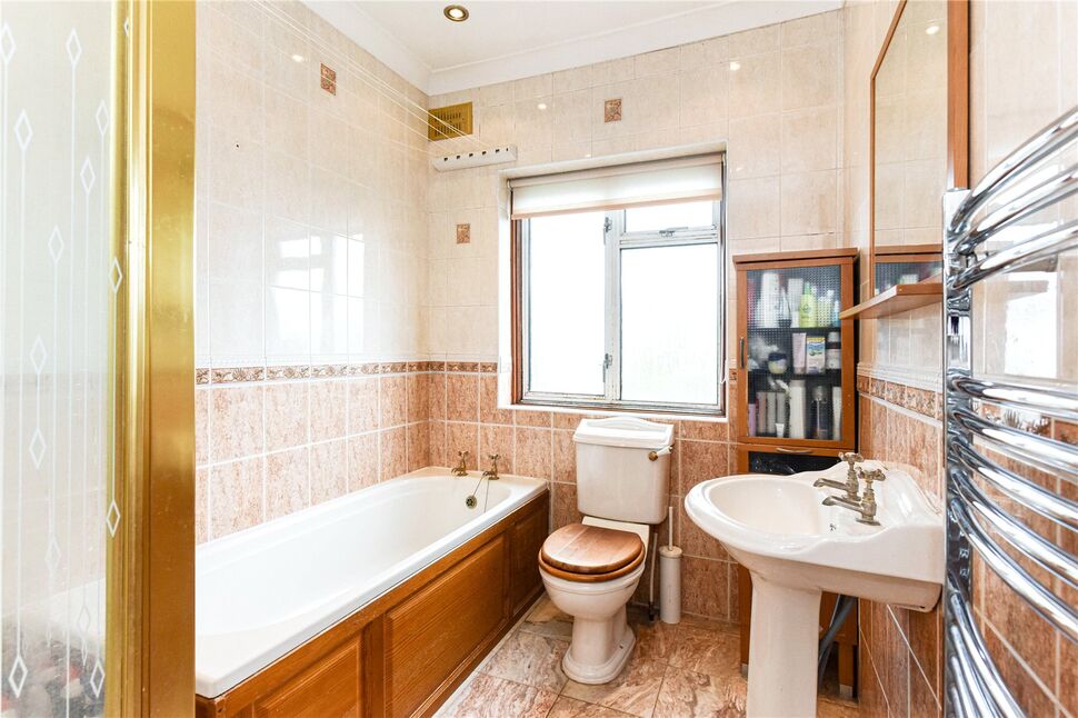 3 bedroom Mid Terrace House for sale, Ashton Gardens, Chadwell Heath