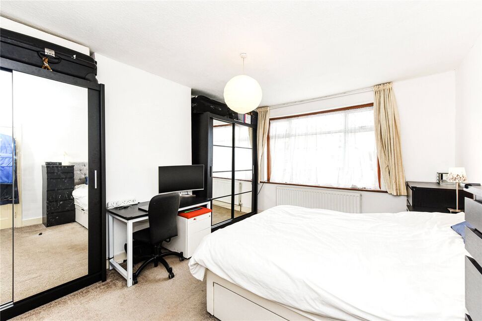 3 bedroom Mid Terrace House for sale, Ashton Gardens, Chadwell Heath