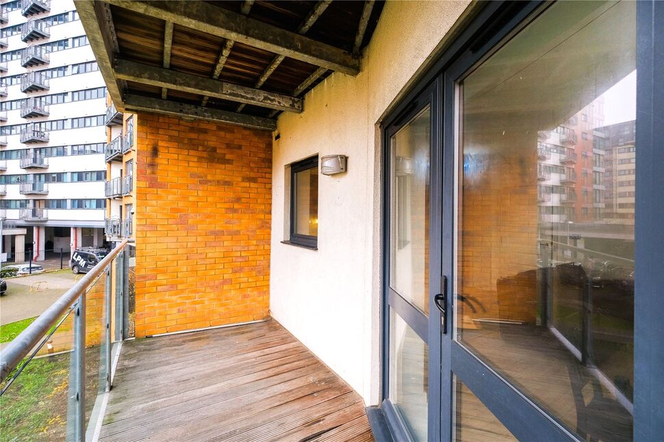 2 bedroom Flat for sale, Gateway Court, 57 Parham Drive, IG2 £275,000