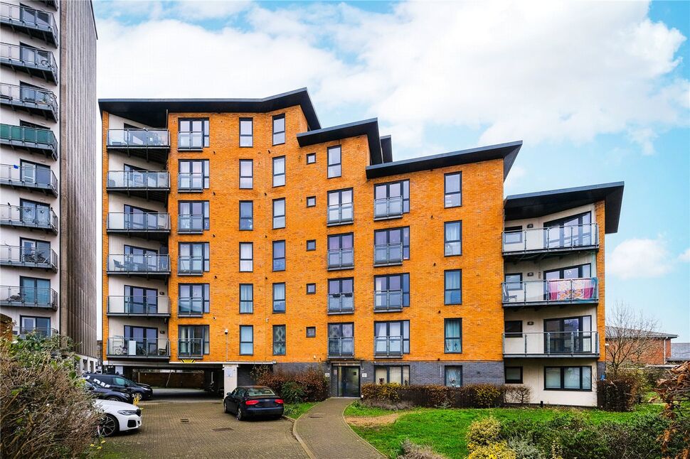 2 bedroom Flat for sale, Gateway Court, 57 Parham Drive, IG2 £275,000