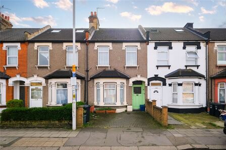 Green Lane, 3 bedroom Mid Terrace House for sale, £450,000