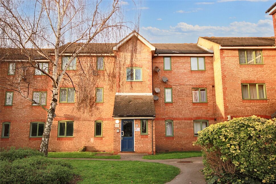 2 bedroom Flat to rent, Chantress Close, Dagenham, RM10 £1,500 pcm