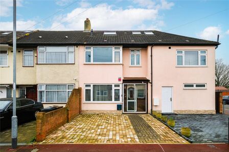 Western Avenue, 3 bedroom Mid Terrace House for sale, £450,000
