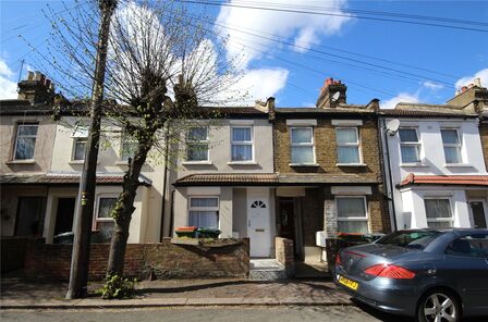 Worcester Road, 3 bedroom Mid Terrace House for sale, £500,000