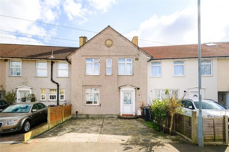 Fieldway, 3 bedroom Mid Terrace House for sale, £415,000