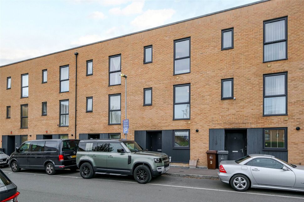 Main image of 3 bedroom Mid Terrace House for sale, Ellis Avenue, Dagenham, RM8