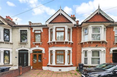 3 bedroom Mid Terrace House for sale