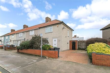 Lymington Road, 3 bedroom End Terrace House for sale, &pound;425,000