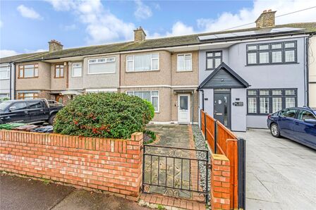 3 bedroom Mid Terrace House for sale