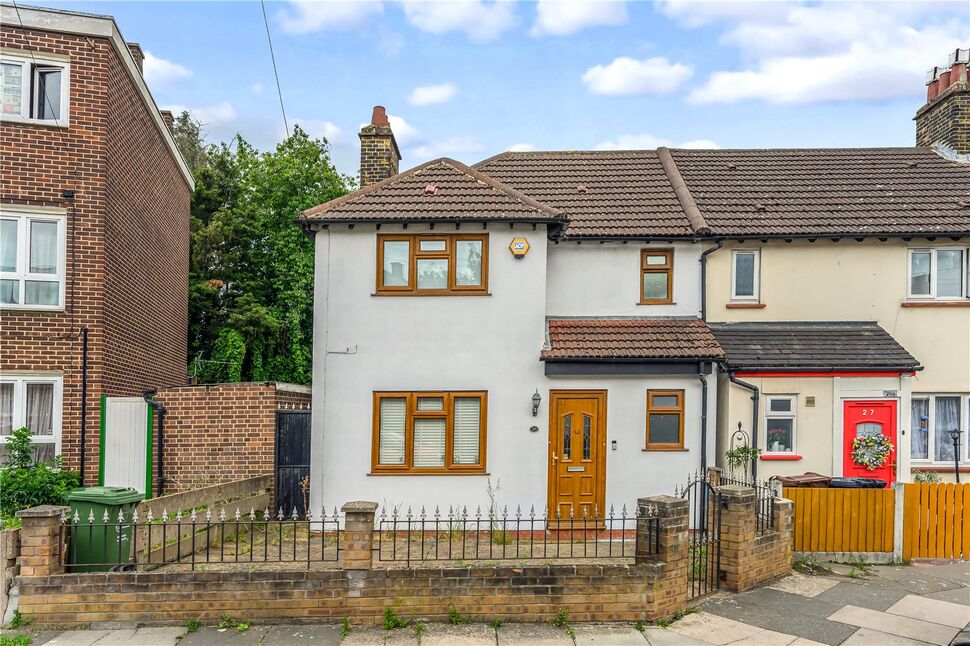 4 bedroom End Terrace House for sale